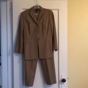 Ann Taylor-blazer-jacket & pants - perfect condition- with stitching at waist